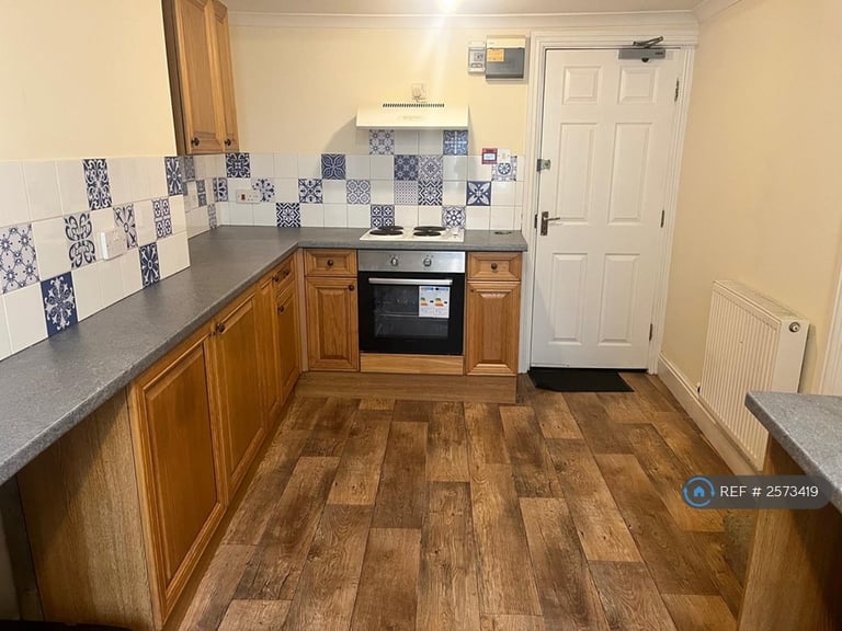 2 bedroom flat in High Street, Haverfordwest, SA61 (2 bed) (#2573419)