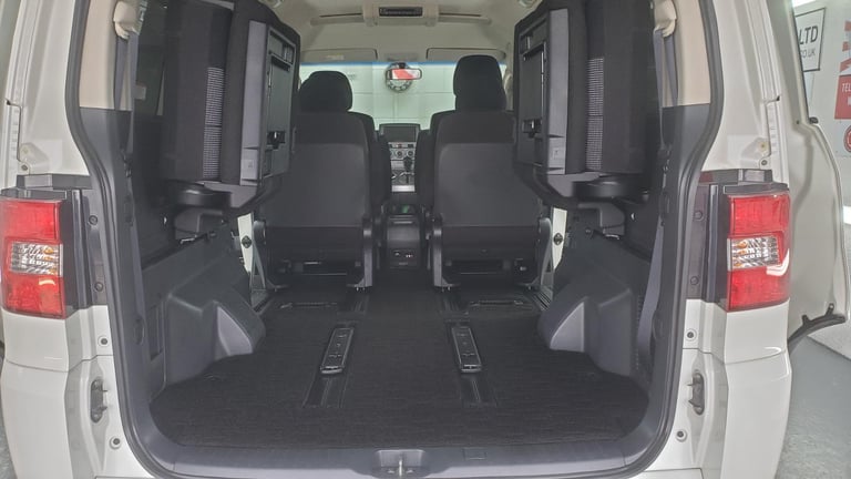 Mitsubishi delica d5 in white automatic 4wd 7 seater fresh japanese import 2008