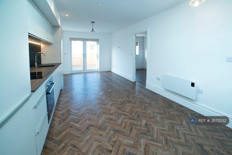 1 bedroom flat in Cathedral Road, Cardiff, CF11 (1 bed) (#2672532)