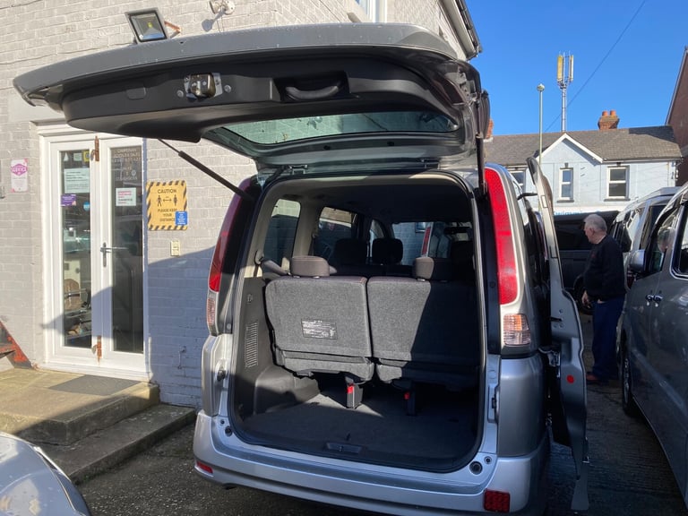 2010 Nissan Serena 2.0 PETROL AUTOMATIC 8 SEATER VERY LOW MILES ULEZ COMPLIANT