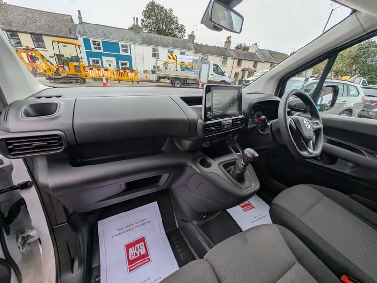 VAUXHALL COMBO 1.5 Turbo D 2300 Pro *high Spec Van* 2023