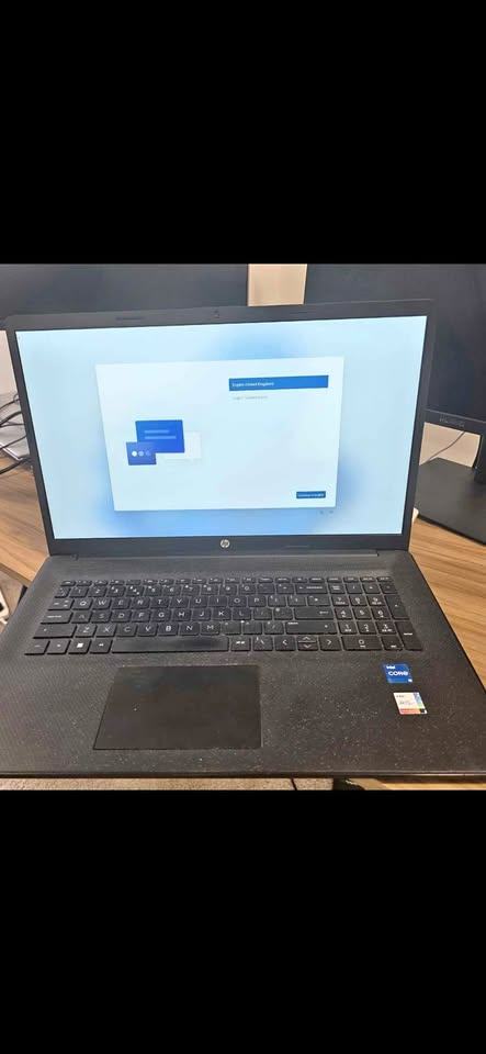 HP - 17-cn0504sa 17.3" Laptop - Intel® Core™ i5, 512 GB SSD, Black - £150