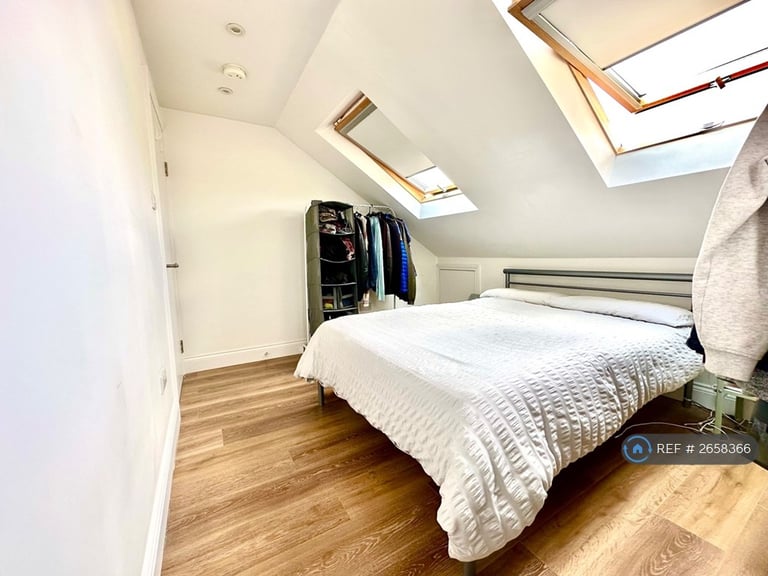 1 bedroom flat in The Limes Avenue, London, N11 (1 bed) (#2658366)