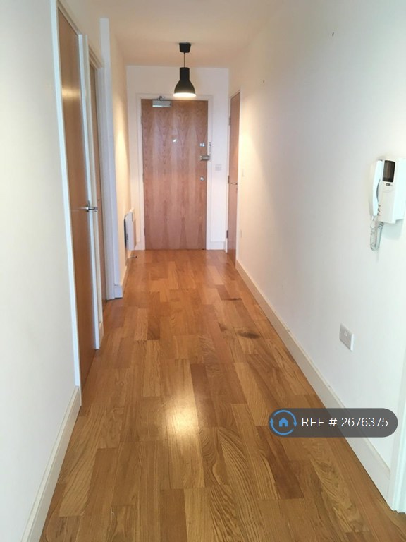 2 bedroom flat in Marina Point West, Chatham, ME4 (2 bed) (#2676375)