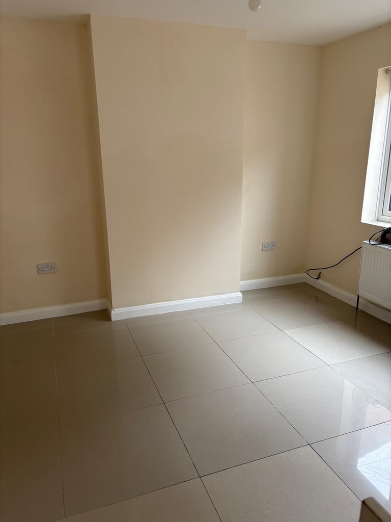 Ground Floor One Bedroom Flat Parking & Garden