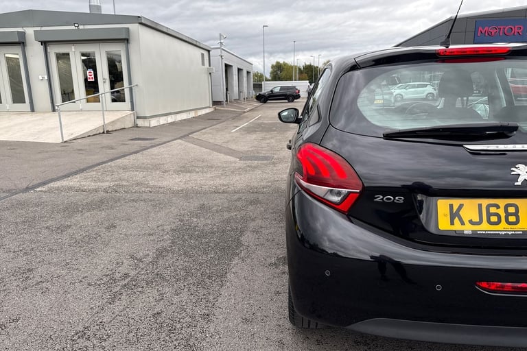 2019 Peugeot 208 1.2 PureTech Signature Euro 6 (s/s) 5dr Hatchback PETROL Manual