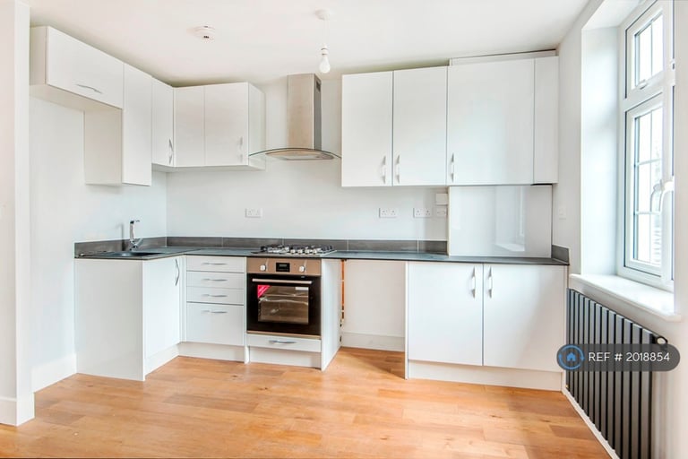 2 bedroom flat in Southdown Road, Shawford, Winchester, SO21 (2 bed) (#2018854)