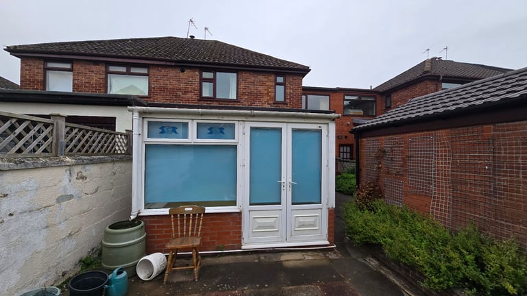 3 Bedroom Semi-Detached House with Garage and Gardene & Garden