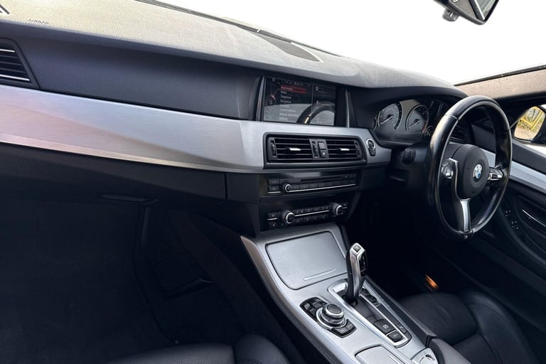 2016 BMW 5 Series 3.0 535d M Sport Touring Auto Euro 6 (s/s) 5dr Estate DIESEL Automatic