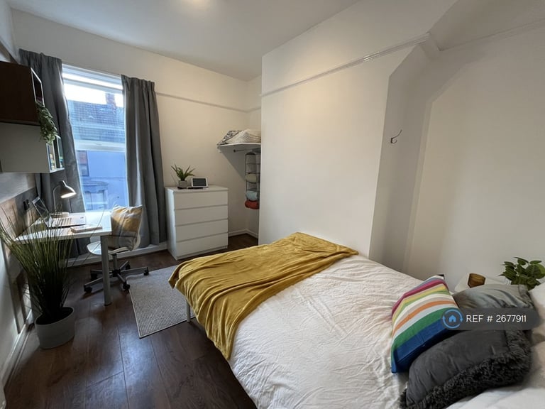 7 bedroom house in Garmoyle Road, Liverpool, L15 (7 bed) (#2677911)