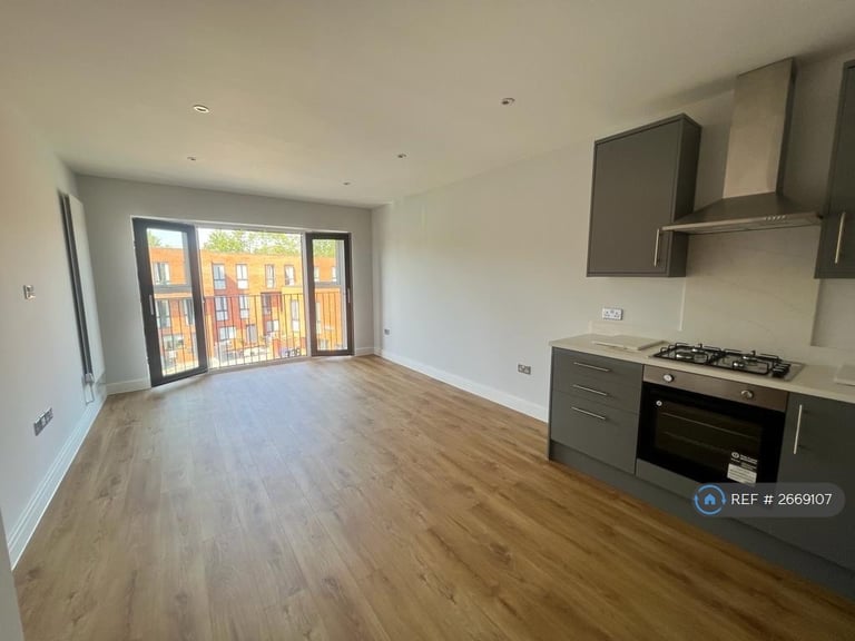 1 bedroom flat in Woking, Woking, GU21 (1 bed) (#2669107)