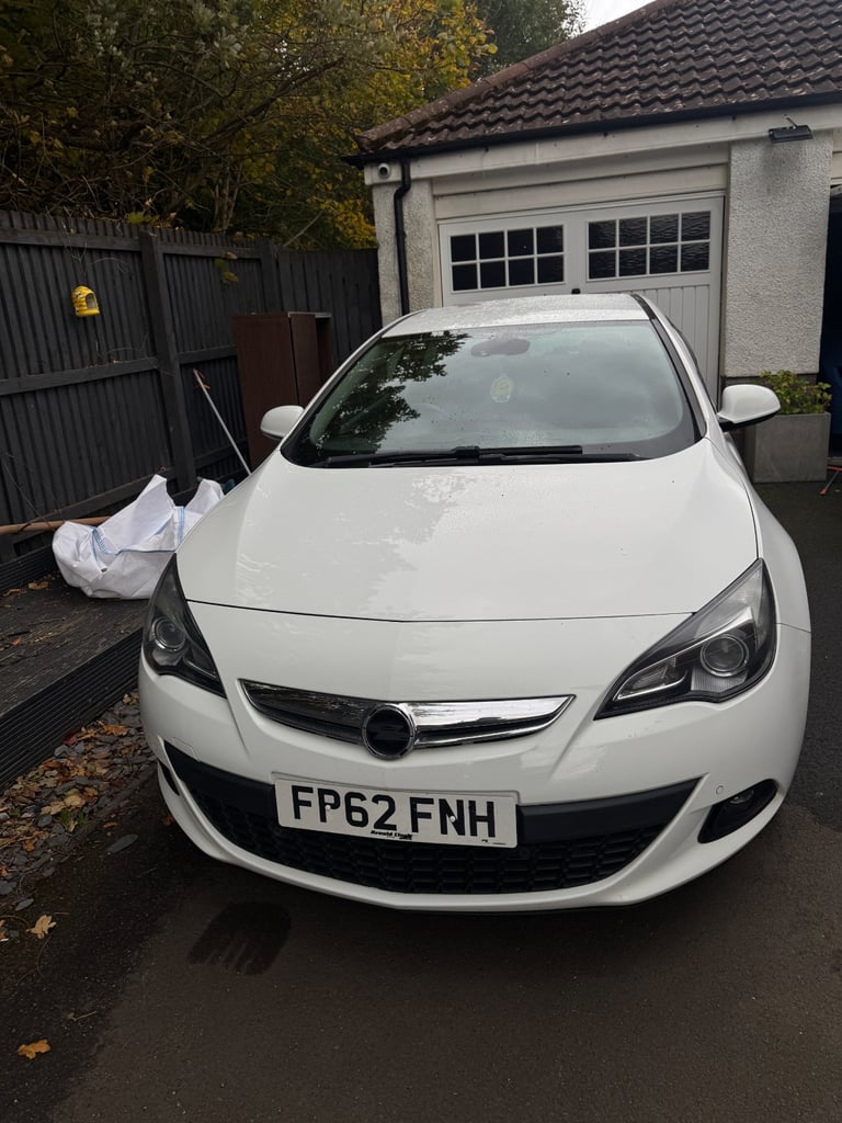 Automatic Vauxhall ASTRA 2012 2L , 3 doors AUTOMATIC