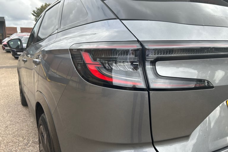 2023 Renault Austral E-Tech FHEV Iconic Esprit Alpine 5dr Auto 4C Estate Hybrid Automatic