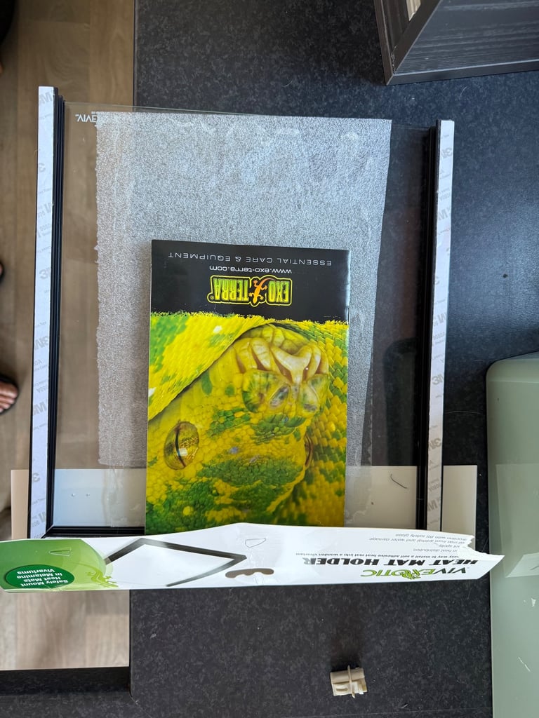 Brand new vivarium with brand new glass heat mat protector 
