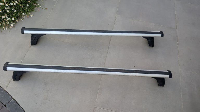 Artplast 320L Roof Box with EXODUS AERO BARS A108 and Foot pack fp3