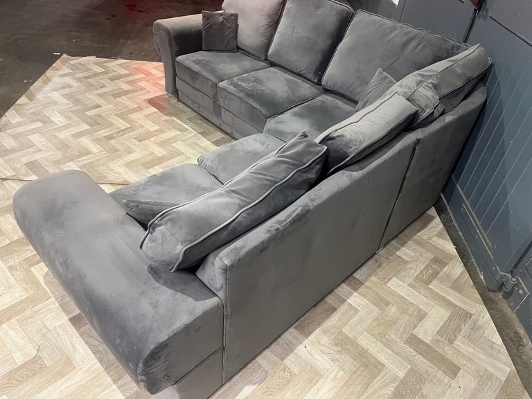 High quality grey L shape sofa, FREE DELIVERY 