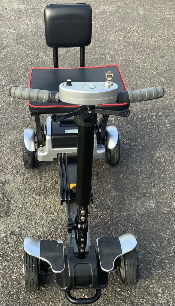 MOBILITY SCOOTER  FOLDING TYPE ONLY 17KG . £250  BARGAIN 