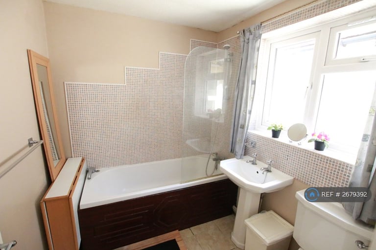 3 bedroom house in Stanway Cottages, Reading, RG6 (3 bed) (#2679392)