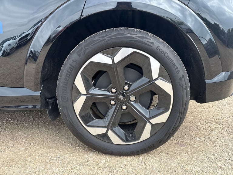 2025 Ford Puma Puma Gen-E Premium 5 Door 43 kWh Standard Range 1 Speed Automatic 5 Door ELECTRIC ...