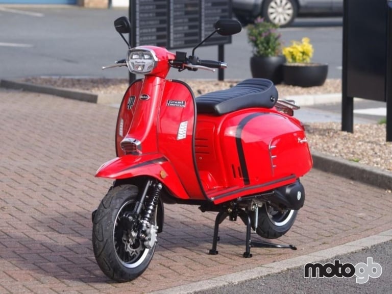 ROYAL ALLOY GT 125cc A Modern Classic Retro Automatic Moped Scooter