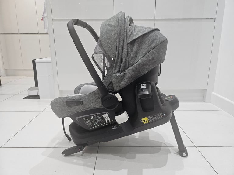 Bugaboo Fox 2 Pushchair with Car Seat, Foot Muff, Rain Cover, Basinnet & other Accessories
