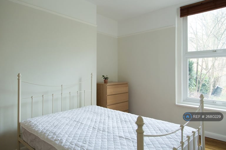 1 bedroom flat in Anerley Park, London, SE20 (1 bed) (#2680229)