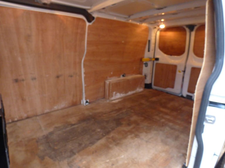 FORD TRANSIT CUSTOM 2.0 Transit Custom Leader Van 300 L2 2.0L EcoBlue 130PS FWD