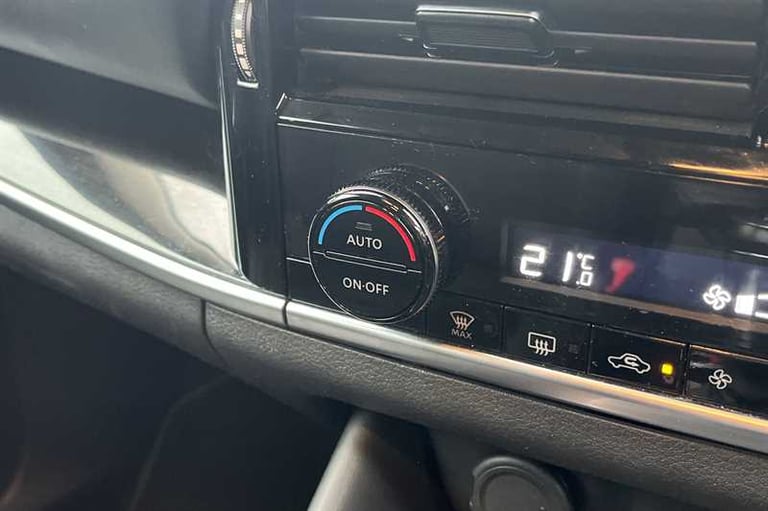 2022 Nissan Qashqai 1.3 DIG-T MH N-CONNECTA 5DR Hatchback Petrol Manual