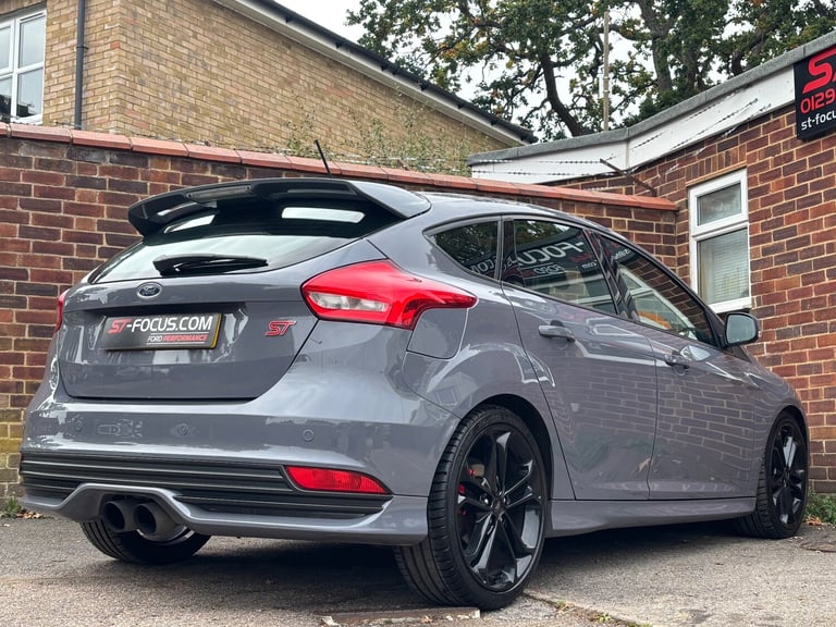 2017 Ford Focus 2.0T EcoBoost ST-3. LOW OWNERS  LOW MILEAGE  MOUNTUNE EXHAUST.