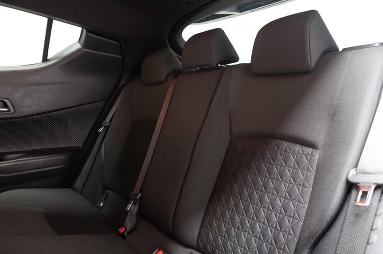2021 Toyota C-HR 2.0 VVT-h GPF Design SUV 5dr Petrol Hybrid CVT Euro 6 (s/s) (184 ps) HATCHBACK P...