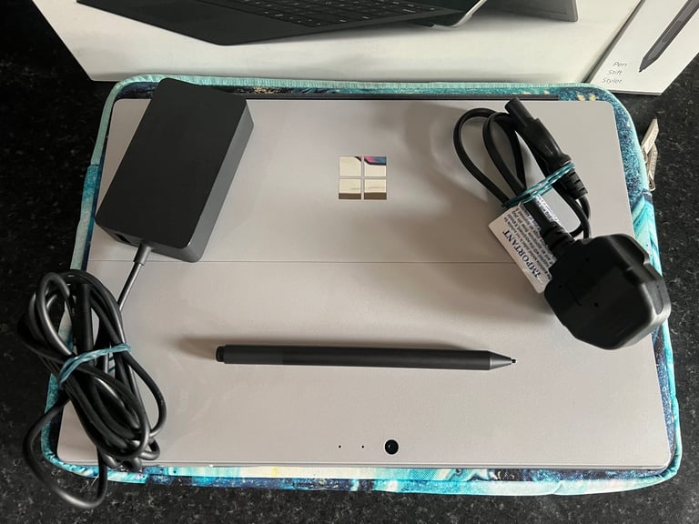 Microsoft Surface Pro 6 12.3" i5-8350U 128GB 8GB Touchscreen Windows 11 Tablet B