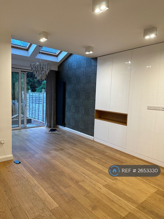 4 bedroom house in London, London, SE9 (4 bed) (#2653330)