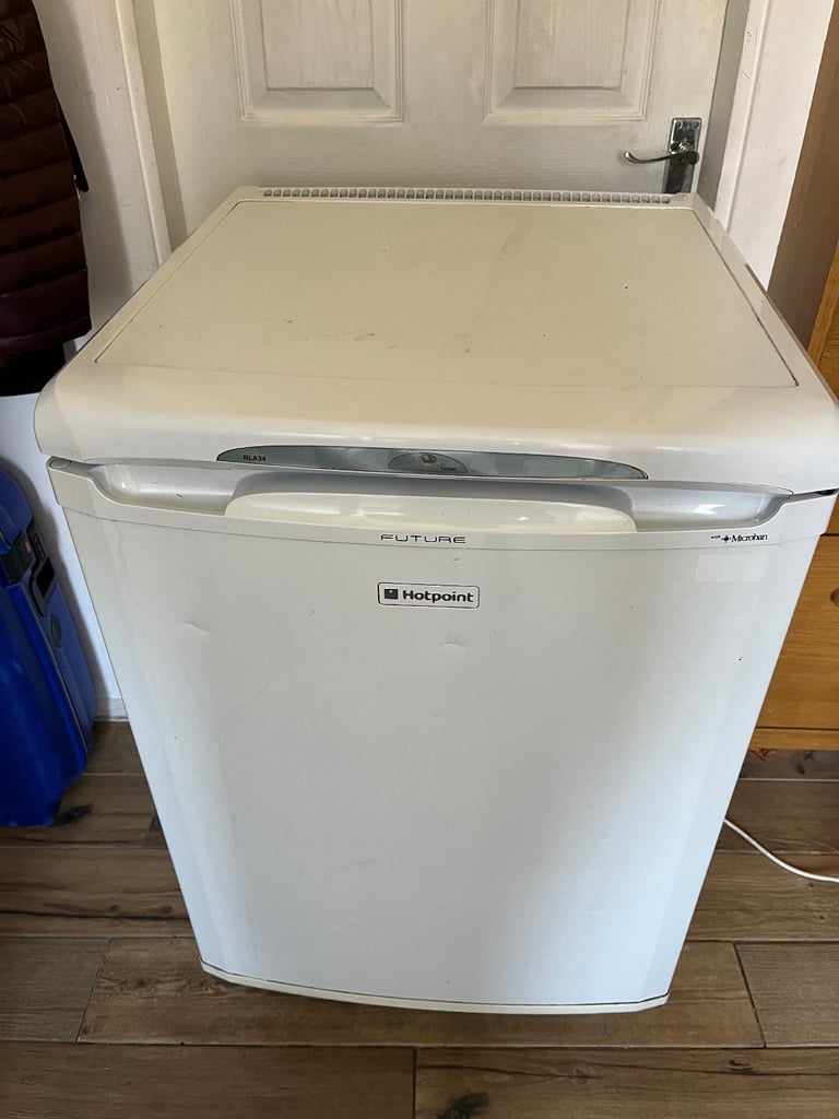 Undercounter fridge Hotpoint