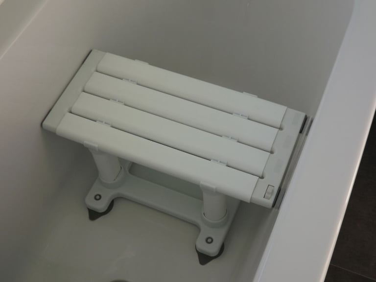 Medeci Plastic Bath Seat Slatted & Adjustable 8 inch - Brand New