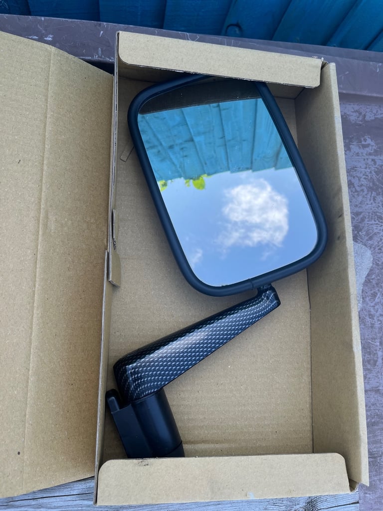 Landrover Defender 90, 2013 - wing mirrors and radiator grill