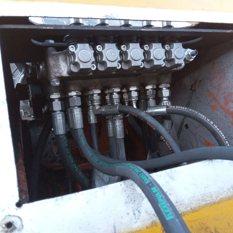 Digger and trailer with ramp and winch, new 13hp engine, spooler and pipes