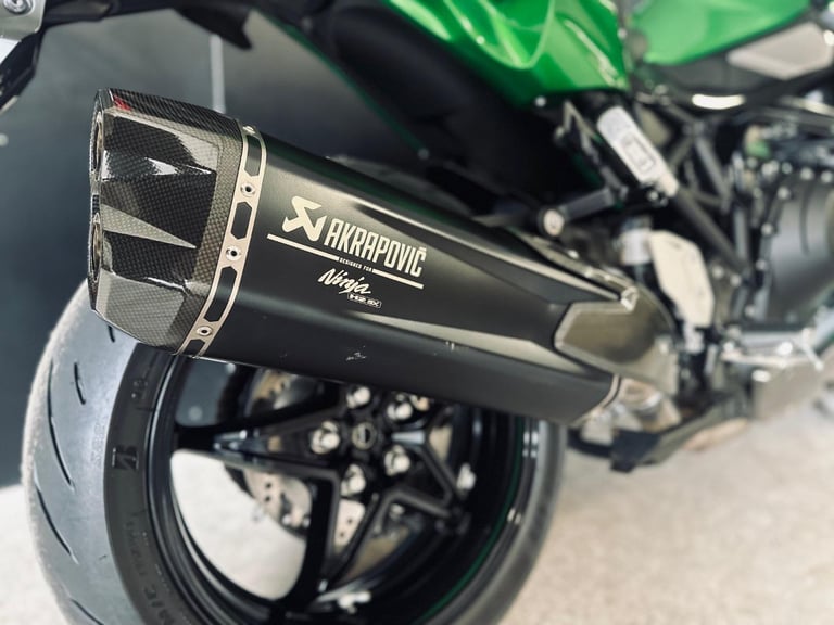 STUNNING ONE OWNER 2023/23 KAWASAKI NINJA H2 SX PERFORMANCE MOTORCYCLE 