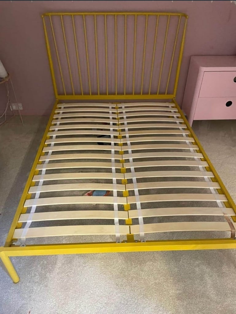 image for Double bed frame size 4×6 £85