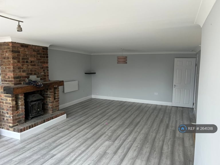 2 bedroom flat in Cherry Trees, Hartley, Longfield, DA3 (2 bed) (#2641318)