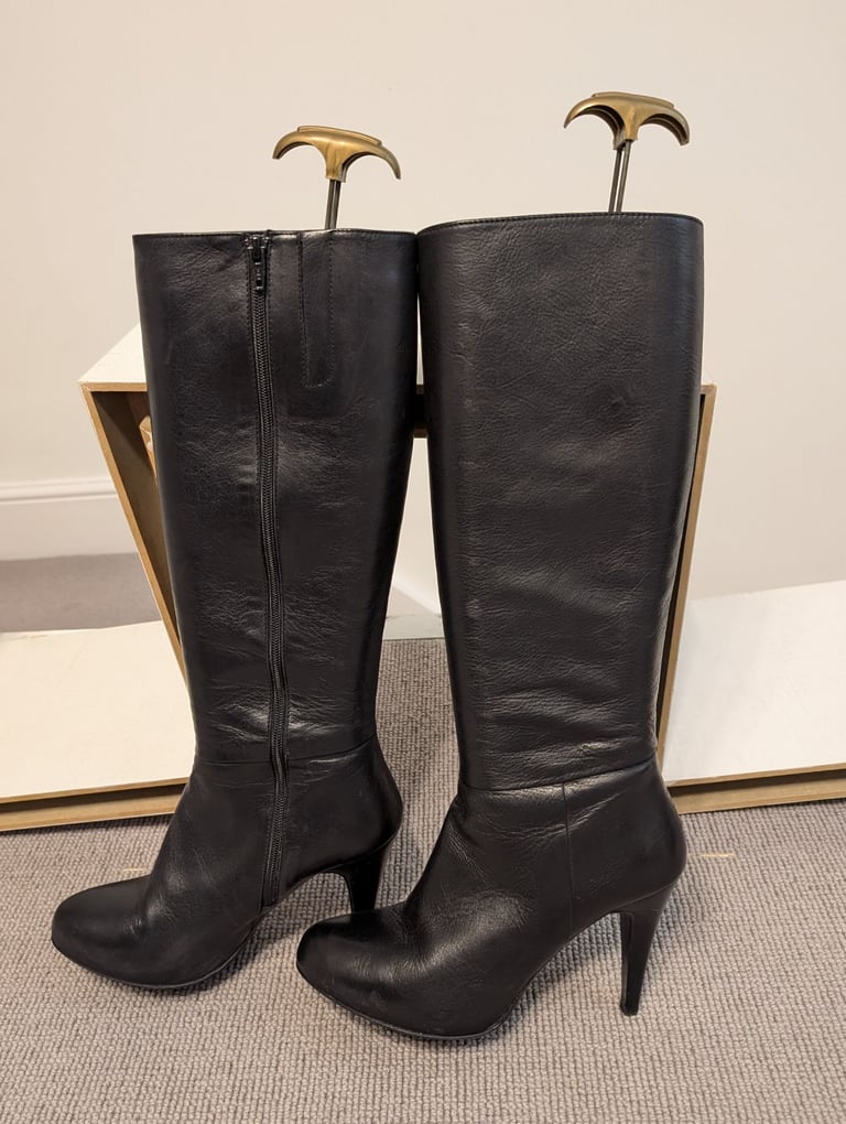 100% black leather size 6/39 knee high boots