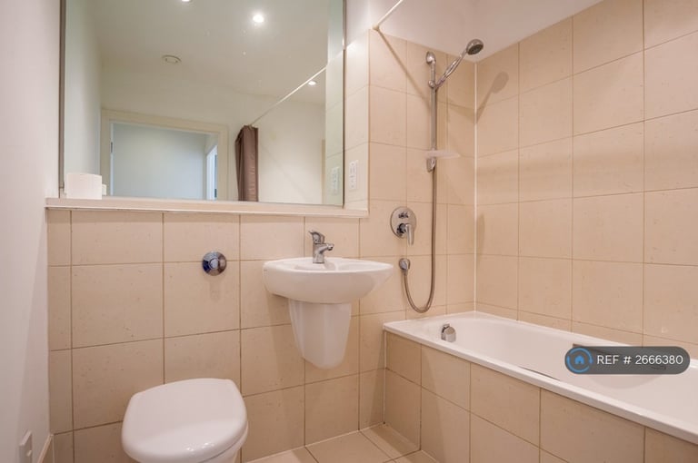 2 bedroom flat in Rice Street, Manchester, M3 (2 bed) (#2666380)