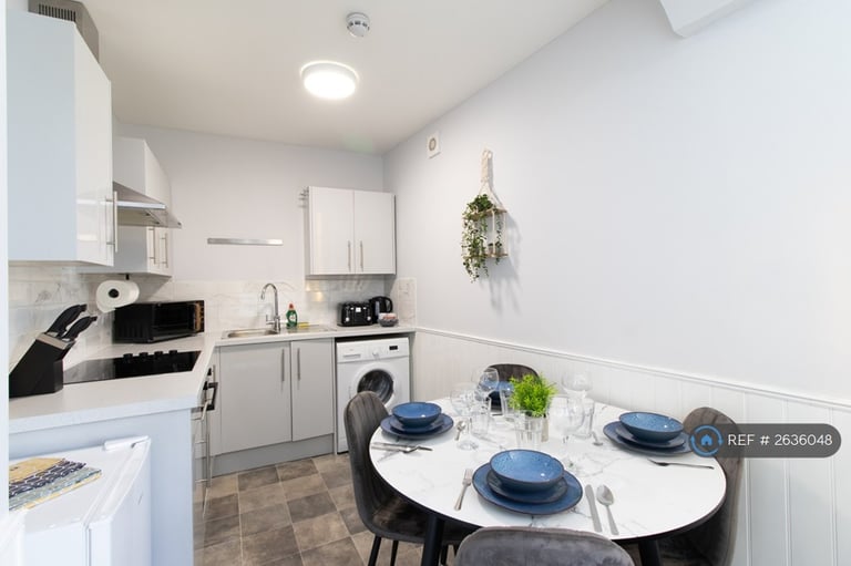 2 bedroom flat in Kingston House, Southsea, PO5 (2 bed) (#2636048)