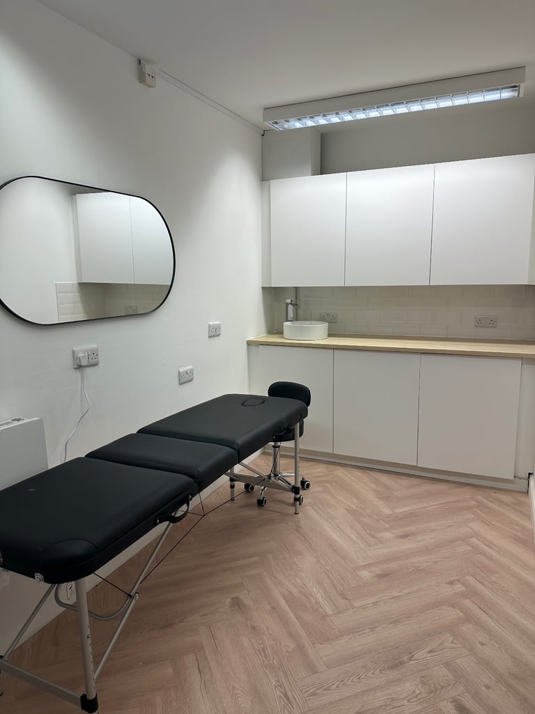 Beautiful Room, Nail Table & Hair Chair to Rent in City Centre