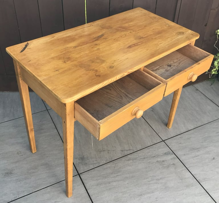 A VICTORIAN PINE SIDE TABLE