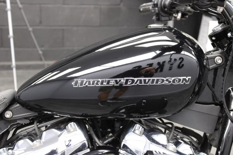 2022 Harley-Davidson FXBRS Softail Breakout 114 in Vivid Black