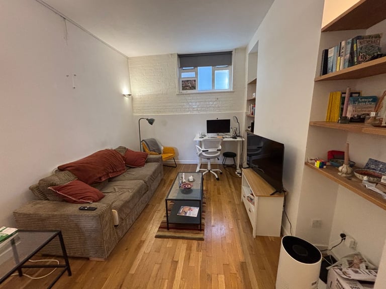 Superb one bedroom ground floor flat in Stoke Newington N16 9HS