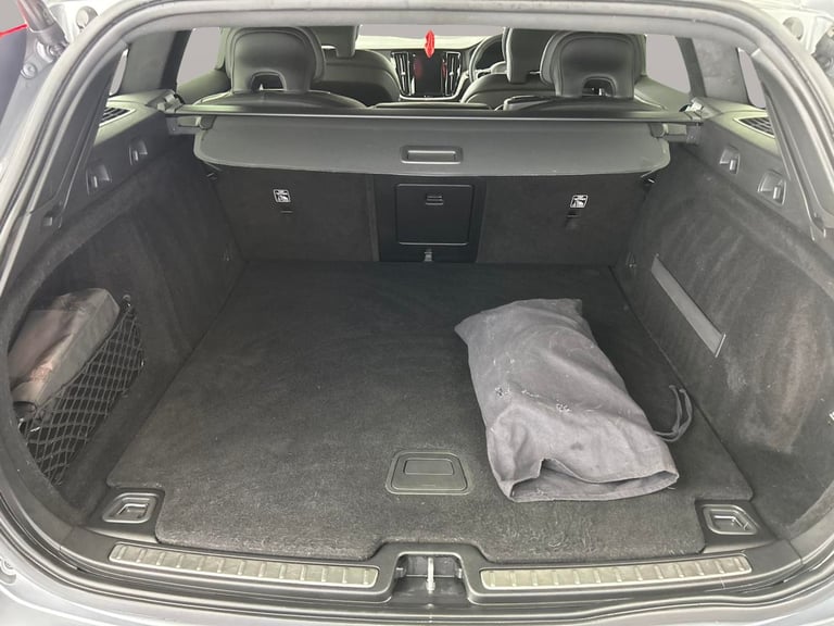 2020 Volvo V60 2.0h T8 Twin Engine 11.6kWh R-Design Plus Estate 5dr Petrol Plug-in Hybrid  Estate...