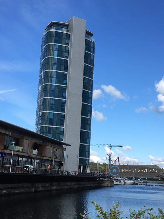 2 bedroom flat in Marina Point West, Chatham, ME4 (2 bed) (#2676375)