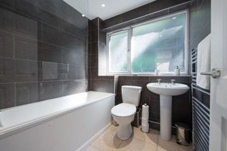 Modern 4 Bedroom House Close to Grays Town Centre