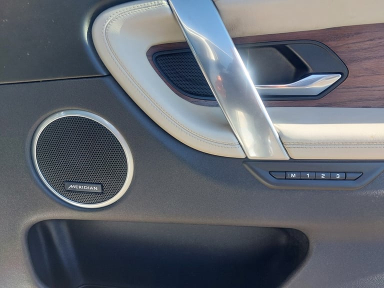 2020 70 Land Rover Discovery Sport P300e HSE R-Dynamic 1.5 Hybrid Auto PHEV